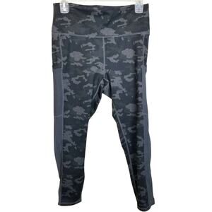 Fabletics Womens Camo Crop Leggings Size M Stretch Yoga Pants Camouflage Active